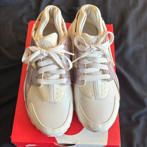 Nike Cream and Tan Sneakers - Picture 1 of 5